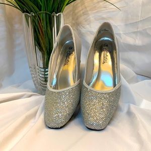 Statutes Silver Sparkle Heels